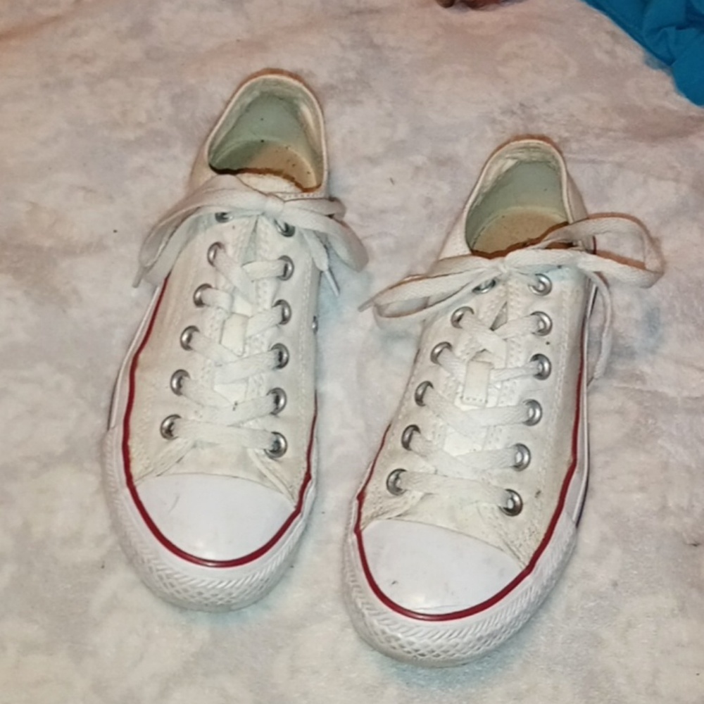 White converse 💮